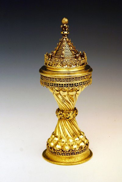 Warden Hills Salt, presented to New College by English School